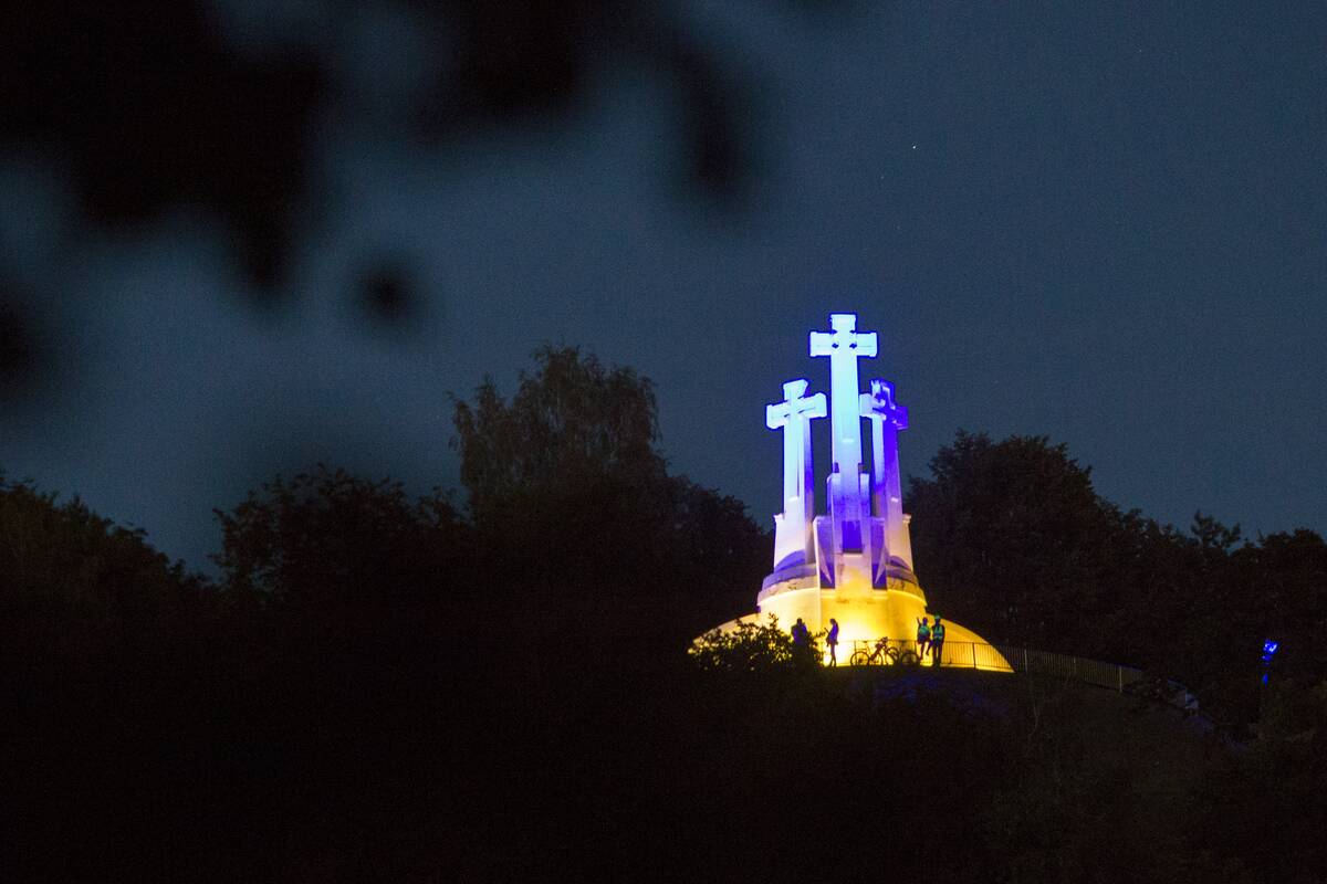 
<span>Trijų kryžių paminklas atsinaujins: prasideda paviršių tvarkymo darbai</span>
