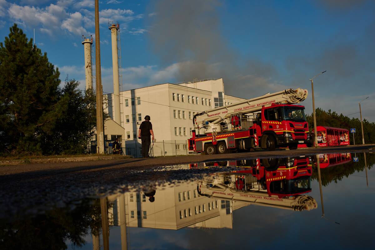 
<span>Dėl rusų atakų Ukrainoje dega daugiabutis, apgadinta „Coca-Cola“ gamykla, žuvo žmogus, sužeisti 6 </span>

