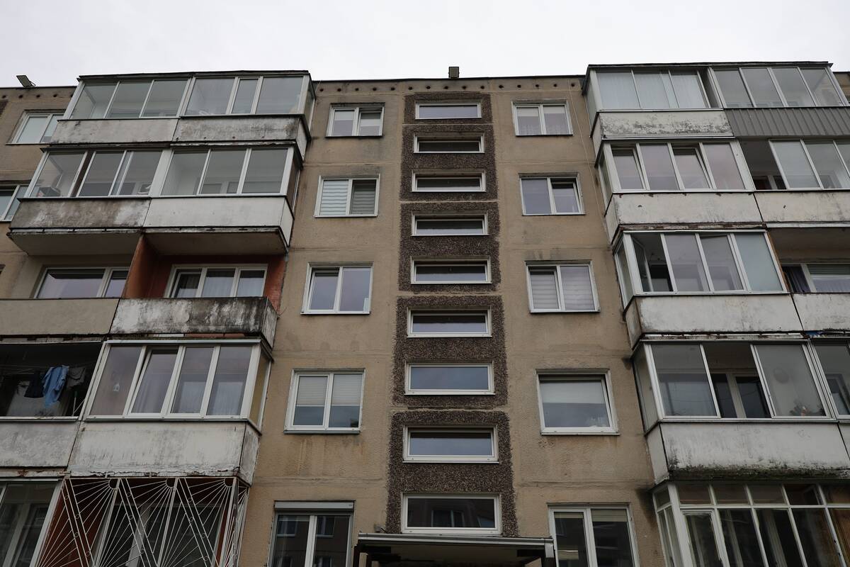 Kaune – padegimas: iš buto negalėjo išeiti moteris su dukra