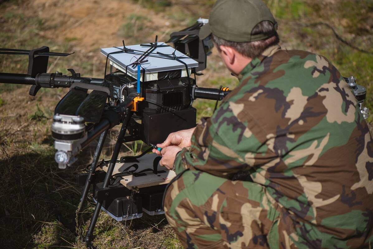 Atsakomybė: dronų pilotams, norintiems prisidėti prie pasirengimo visuotinei gynybai, geriausias galimybes siūlo Šaulių sąjunga. Tačiau pirma jie turi tapti šauliais, duoti priesaiką, kuri karo metu juos įpareigoja būti ginkluotųjų pajėgų dalimi.
