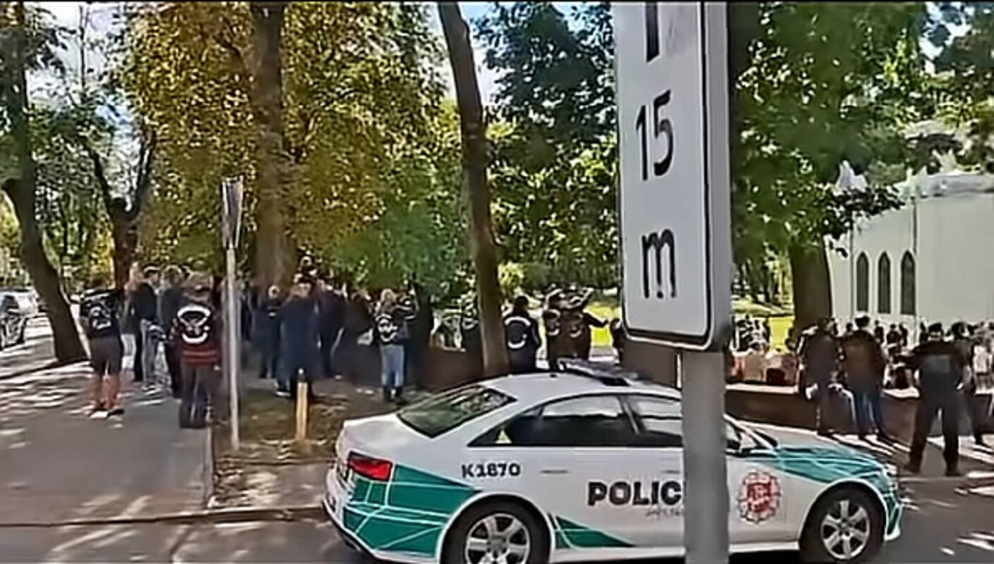 
<span>Ministras: tai galėjo virsti riaušėmis</span>
