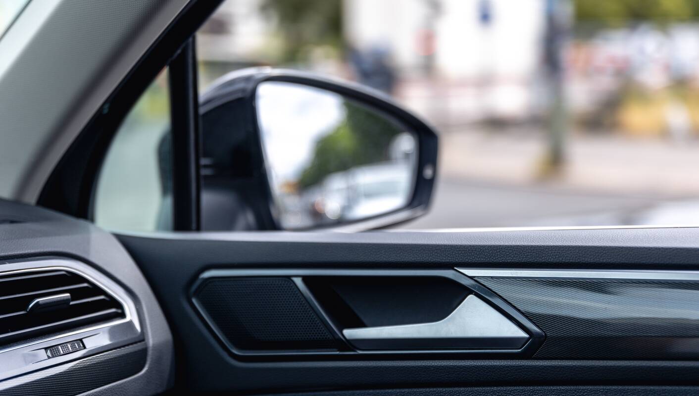 
<span>Nusipirkęs automobilį vyras jame aptiko netikėtą radinį</span>
