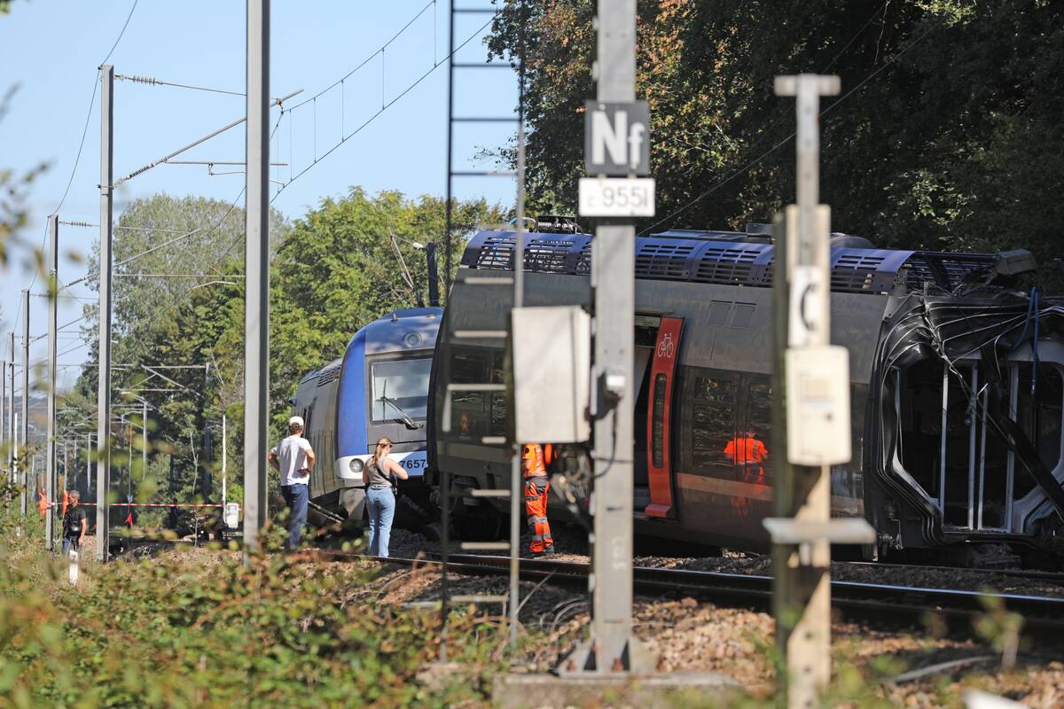 
<span>Prancūzijos vidaus reikalų ministras ragina neskubėti daryti išvadų dėl traukinio avarijos</span>
