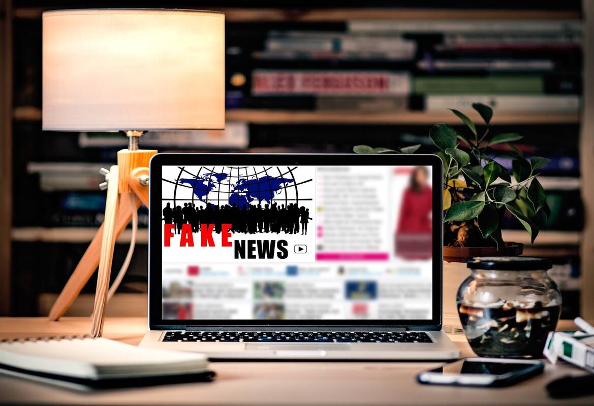 
<span>Tyrimas: Rusijos dezinformacijos banga „užgrobia“ Europos žiniasklaidą</span>
