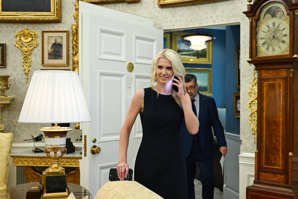 
<span>Kalėdinė dovana Trumpo padėjėjai – dešimtys tūkstančių dolerių</span>
