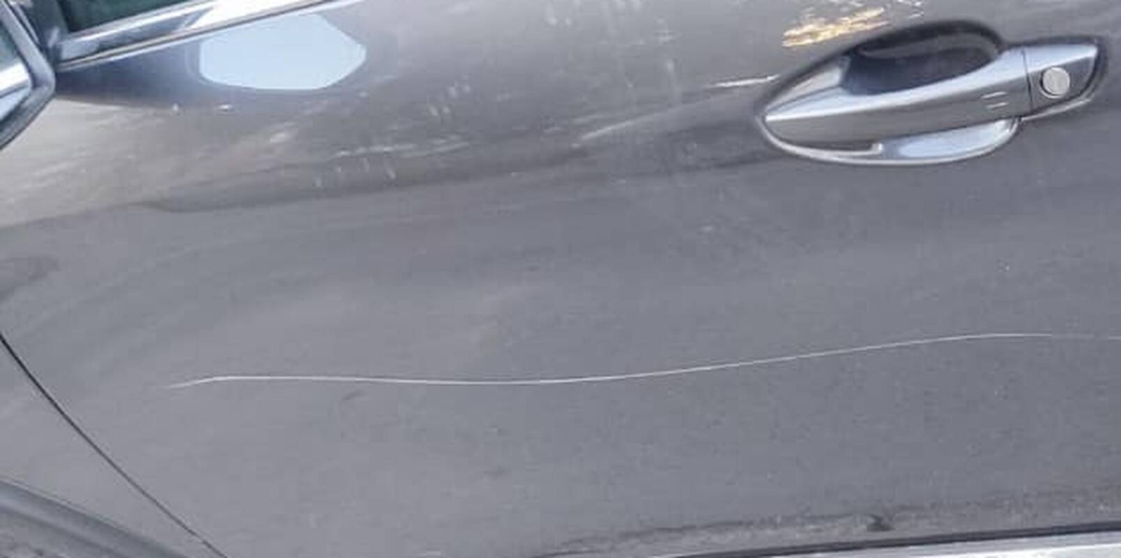 Niokojo: Klaipėdoje vandalams užkliuvo „Škoda“ automobiliai – per dvi dienas aštriu daiktu apgadintos dvi transporto priemonės.