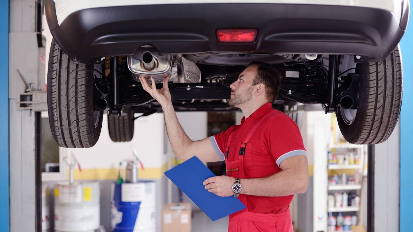 Akcentai: ypač svarbu sutartyje užfiksuoti automobilio trūkumus – kėbulo, važiuoklės ar variklio pažeidimus.