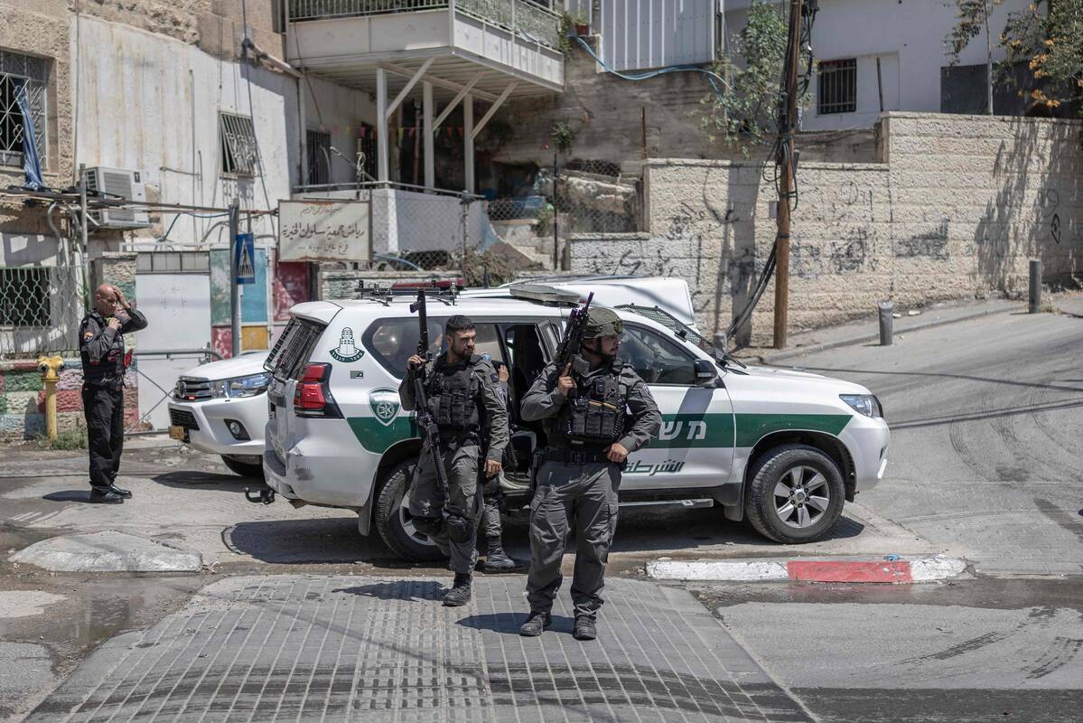 
<span>Policija Jeruzalėje nušovė su peiliu pareigūnus puolusį palestinietį</span>

