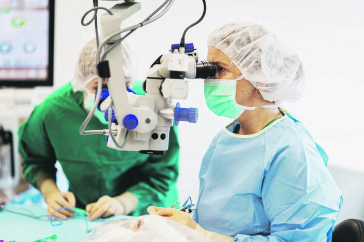 Galimybės: Akių klinikoje kasdien atliekama 30–40 kataraktos operacijų – nuo pačių paprasčiausių iki sudėtingiausių, naudojant pažangiausias technologijas.