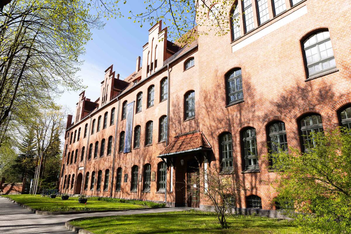 
<span>Klaipėdos universitetui valstybė perleis valdyti Botanikos sodo mokslo pastatą</span>
