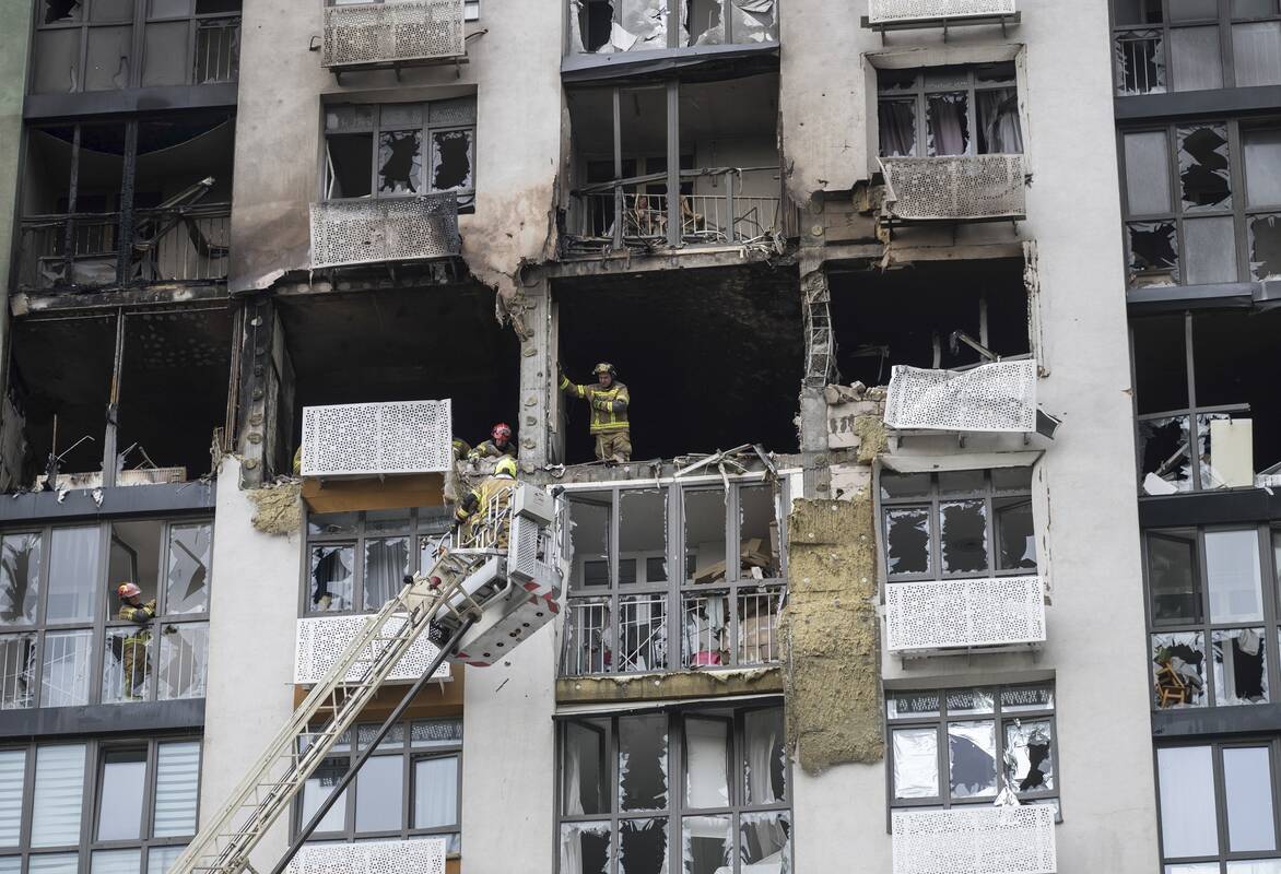 
<span>Žiniasklaida: Ukrainos pajėgoms fronte nurodyta laikinai laikytis paliaubų</span>
