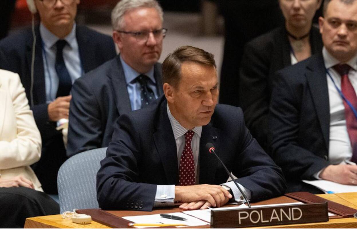 
<span>Lenkija įspėja dėl Rusijos planų surengti „kažką didelio“</span>
