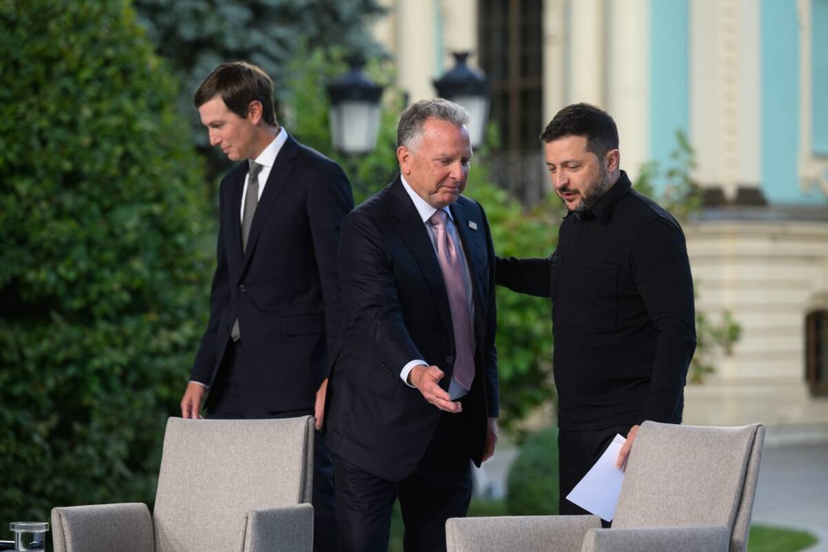 
<span>JAV pasiuntinys po vizitų Rusijoje ir Ukrainoje skelbia apie „reikšmingą pažangą“</span>
