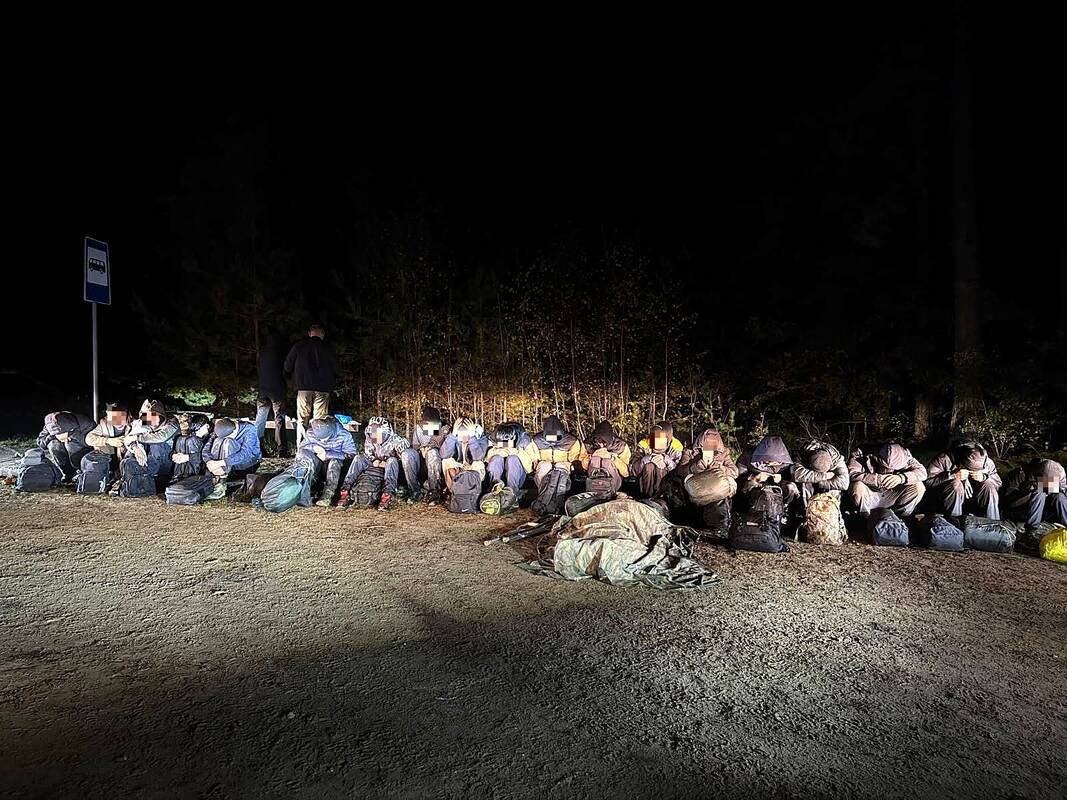 
<span>Pasieniečiai sulaikė 35 neteisėtus migrantus: po teritoriją bandė pasklisti pasiskirstę grupėmis</span>
