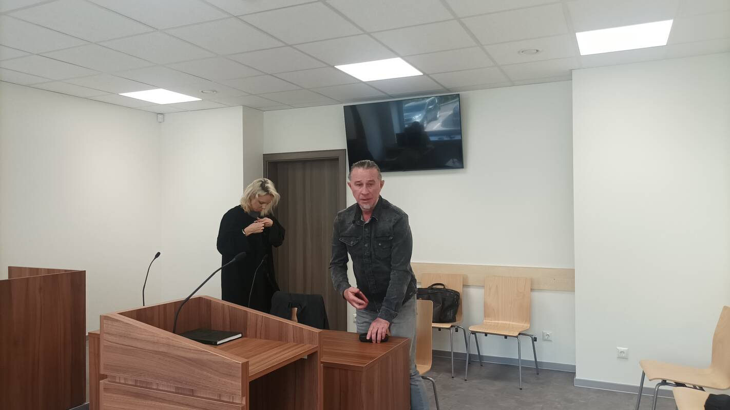 
<span>Policija sulaikė kalėti nuteistą žinomą verslininką Artūrą Daikerį</span>
