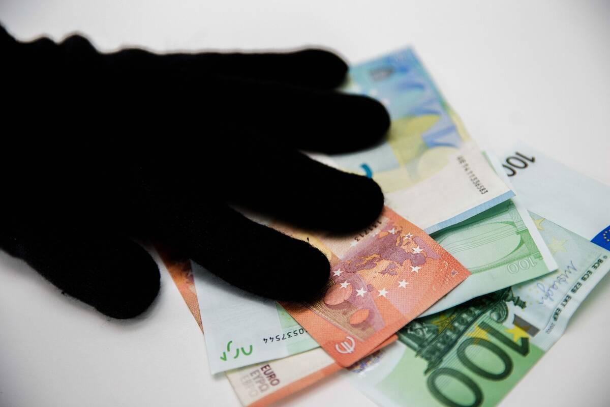 
<span>Kaune iš namo pavogti 25 tūkst. eurų</span>
