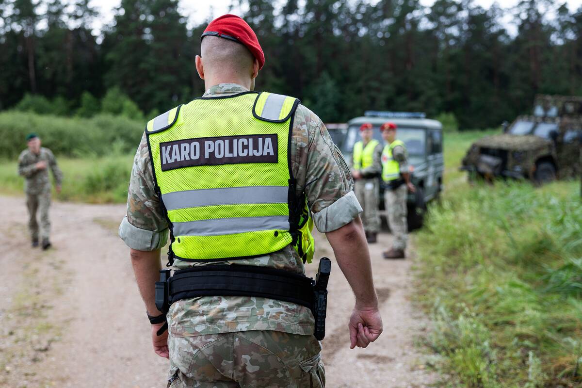 
<span>Prezidentas apie karių pagalbą pasienyje: geriausia politika yra pasiruošti iš anksto</span>
