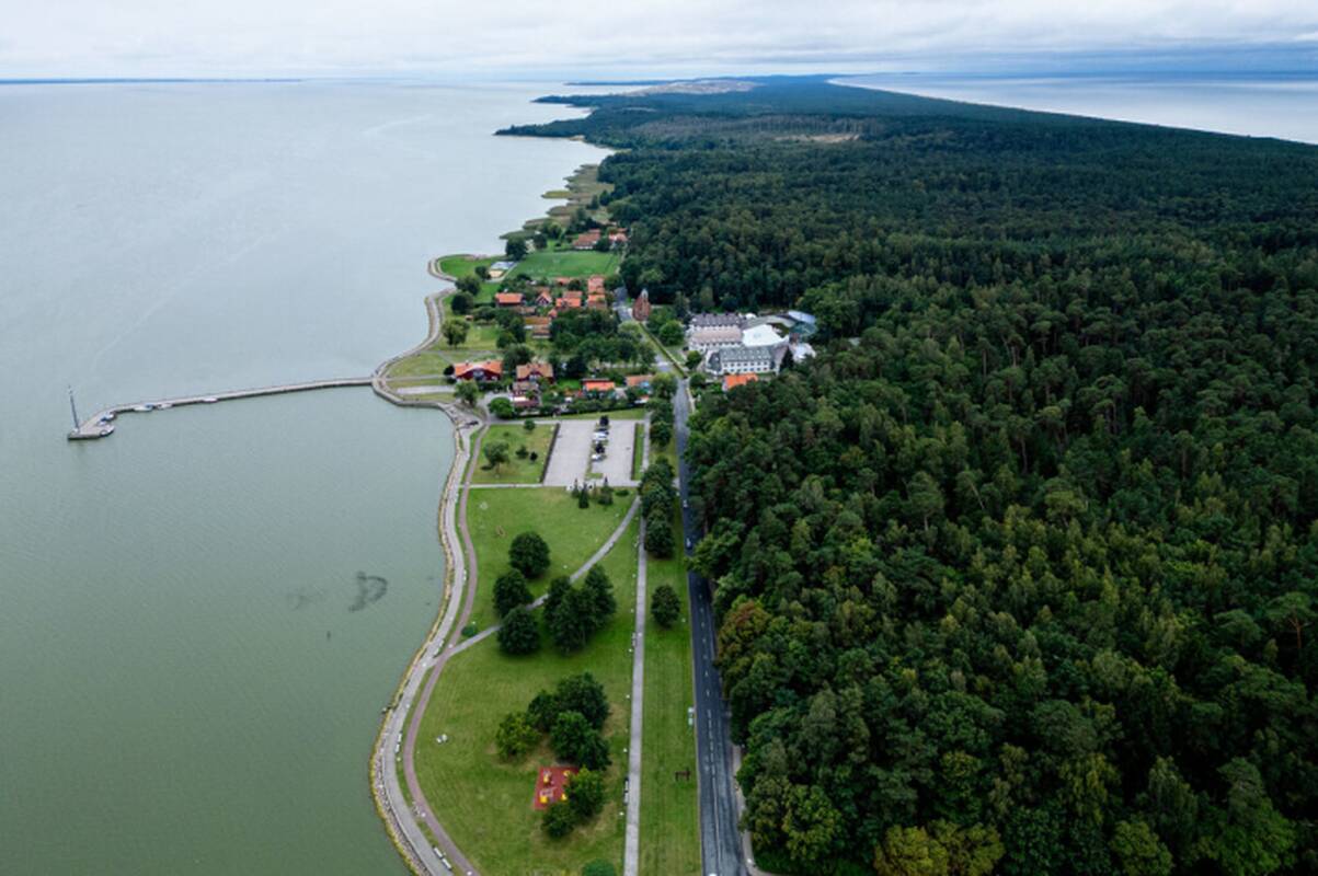 
<span>Teismas: AAD teisėtai nevertino asfalto atliekas Kuršių nerijoje išpylusio „Akordo 1“ priemonių</span>
