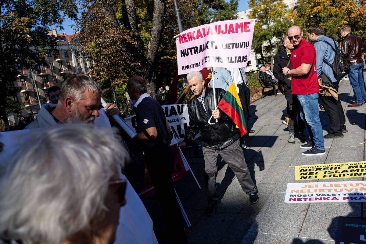 Protestai Vilniuje prieš masinę imigraciją ir rasizmą
