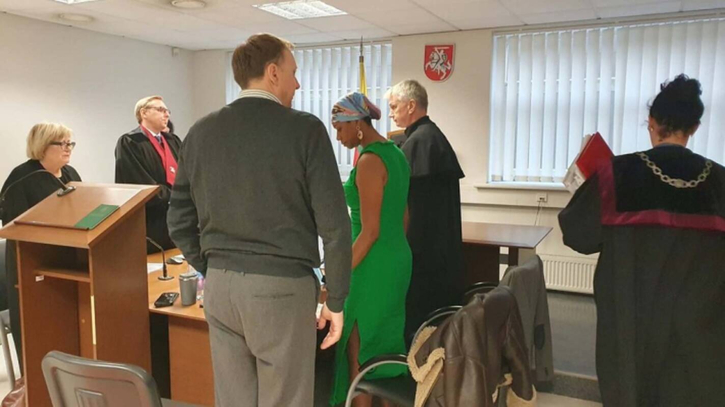
<span>Rasinės neapykantos byloje liudijanti mergina: galvojau, kad ji nori mus nužudyti</span>

