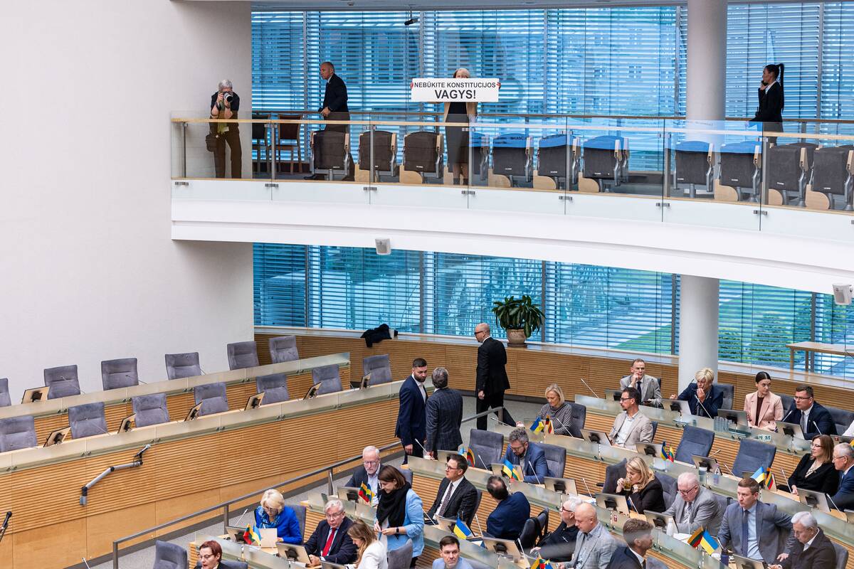 Seimas palaikė branduolinių ginklų draudimo išbraukimą iš Konstitucijos