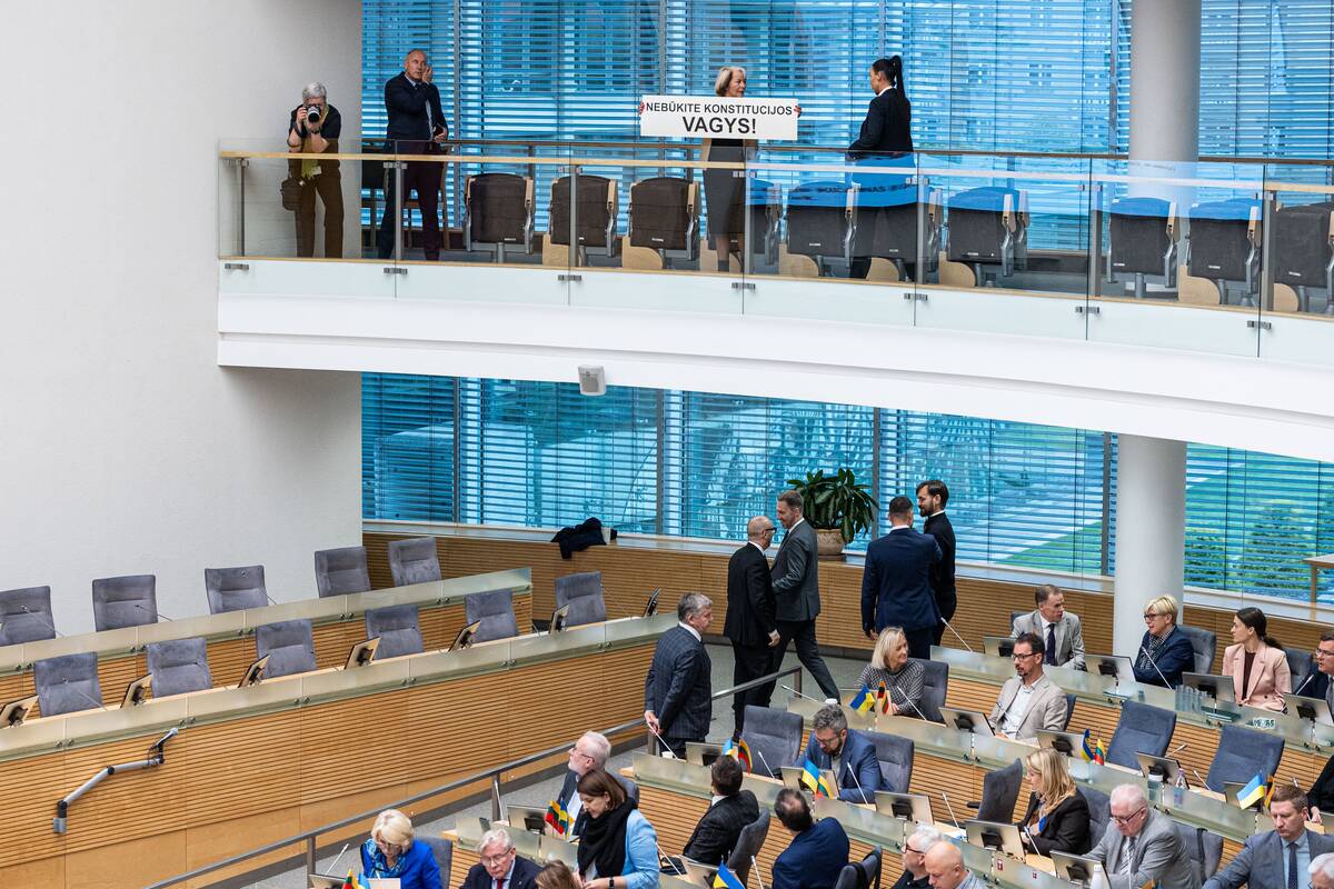 Seimas palaikė branduolinių ginklų draudimo išbraukimą iš Konstitucijos