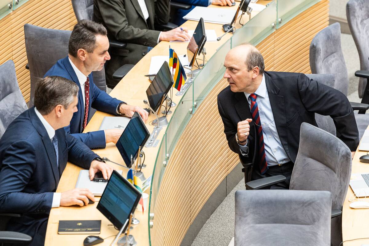 Seimas palaikė branduolinių ginklų draudimo išbraukimą iš Konstitucijos