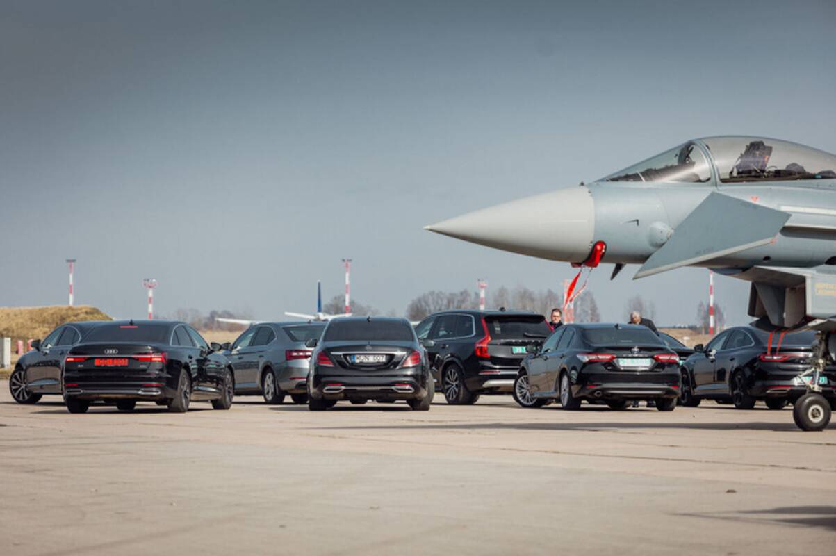 
<span>Išplėtus Aviacijos bazę Šiauliuose, joje bus galima priimti 500–750 NATO karių </span>
