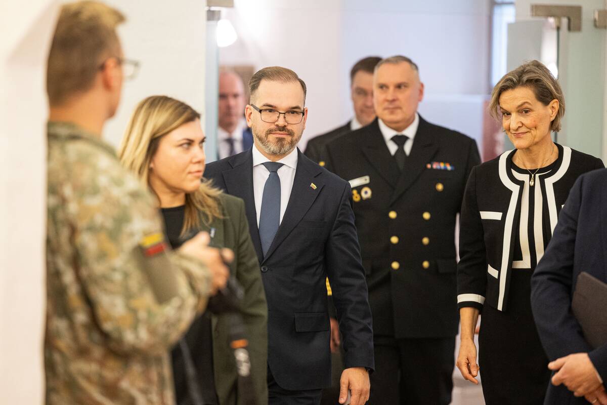 Sutarties pasirašymas dėl daugiafunkcio teršalų likvidavimo, paieškos ir gelbėjimo laivo įsigijimo