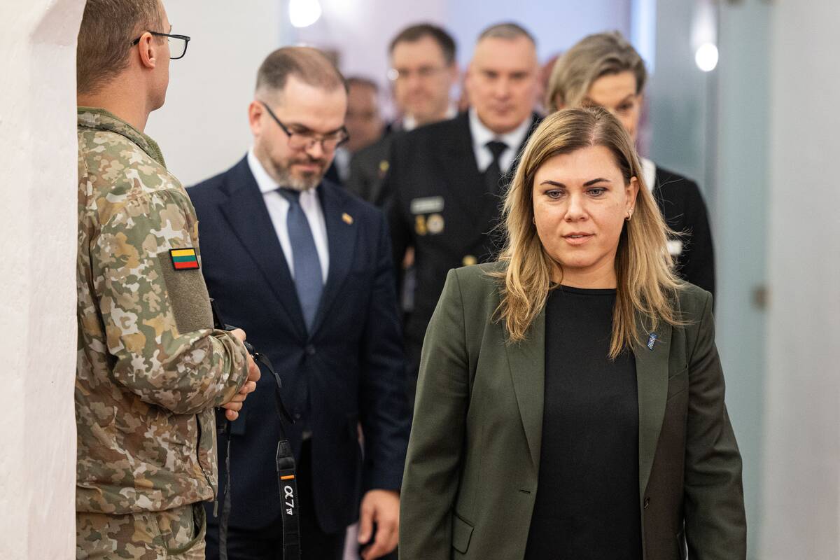 Sutarties pasirašymas dėl daugiafunkcio teršalų likvidavimo, paieškos ir gelbėjimo laivo įsigijimo