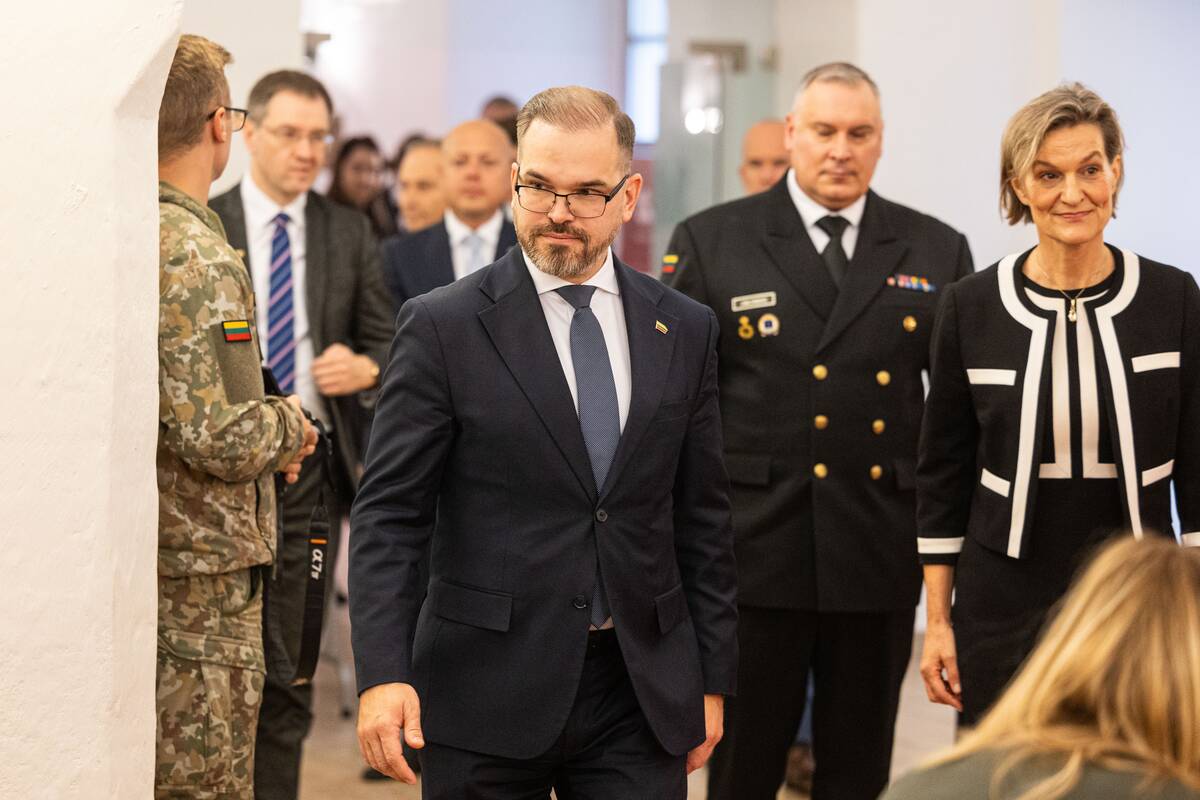 Sutarties pasirašymas dėl daugiafunkcio teršalų likvidavimo, paieškos ir gelbėjimo laivo įsigijimo