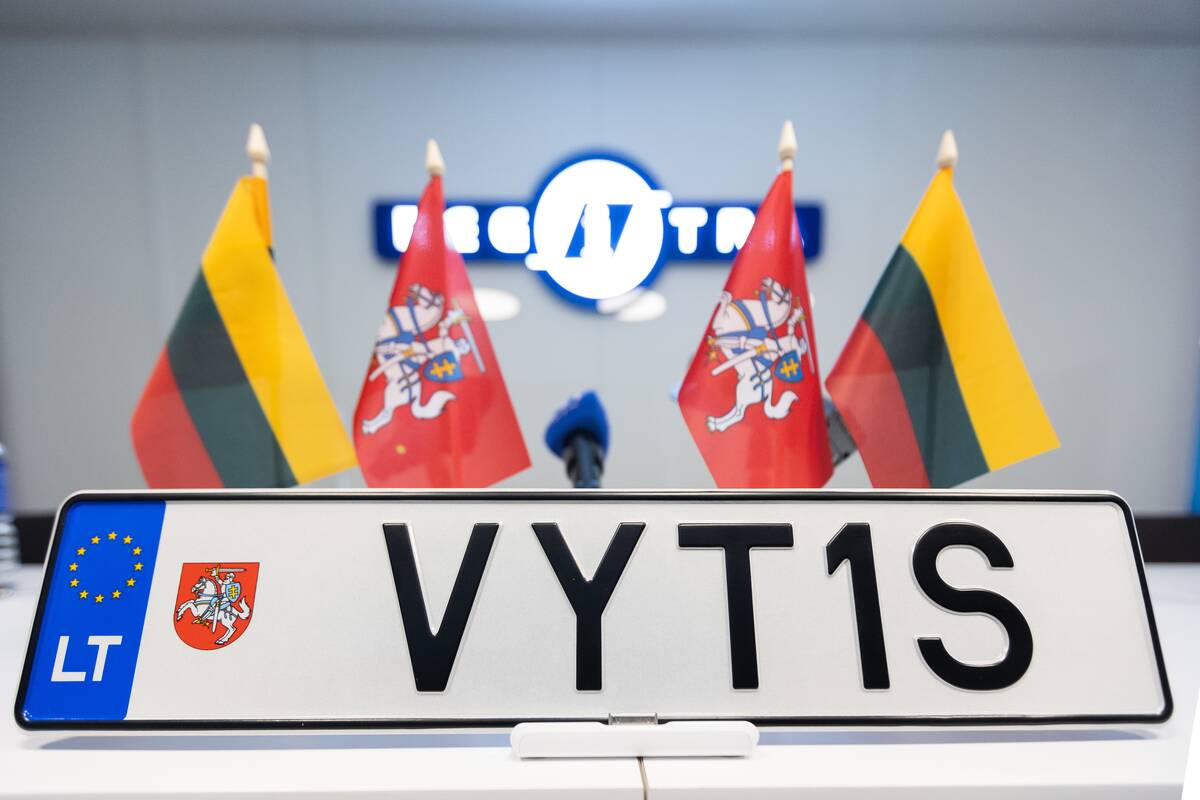
<span>VRM nori uždrausti naudoti ne „Regitros“ gamintas automobilių numerių plokšteles</span>
