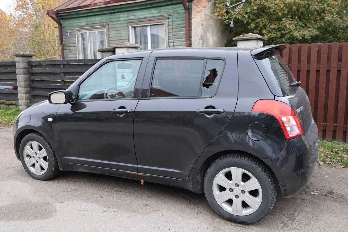 Kaune nežinomi asmenys apgadino 14 automobilių
