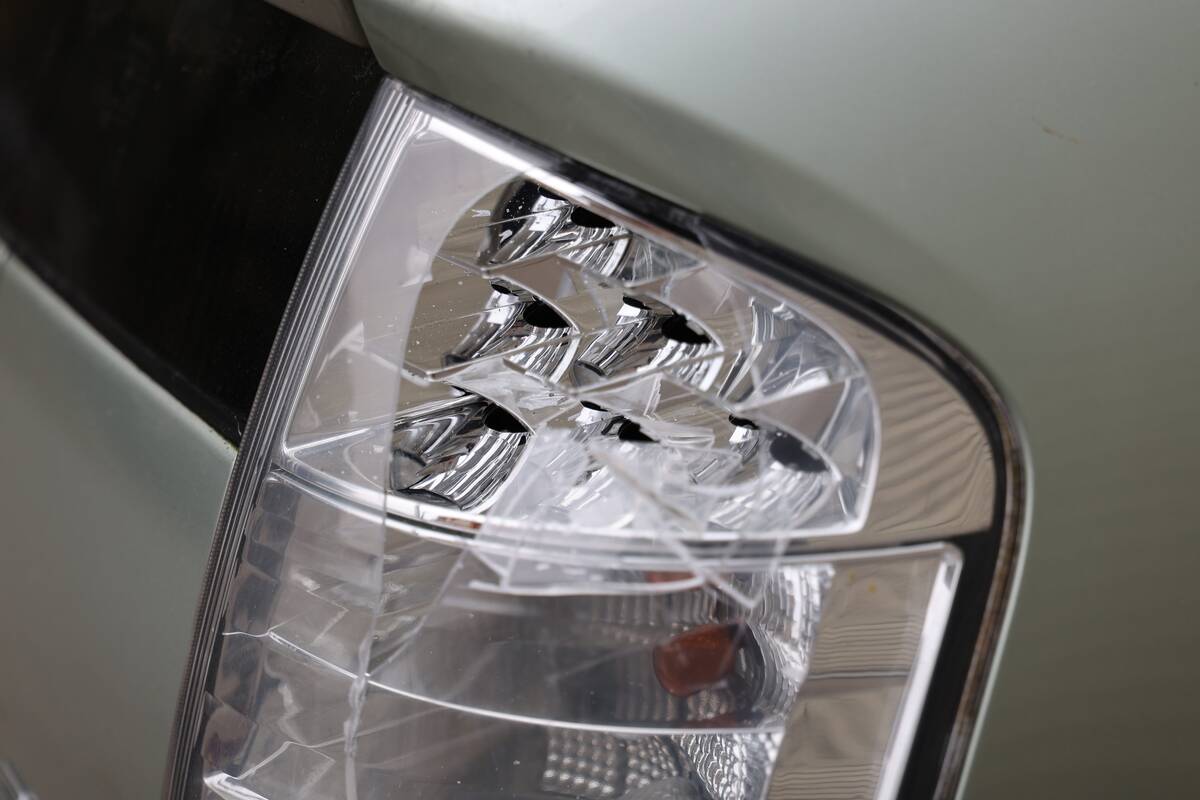 Kaune nežinomi asmenys apgadino 14 automobilių