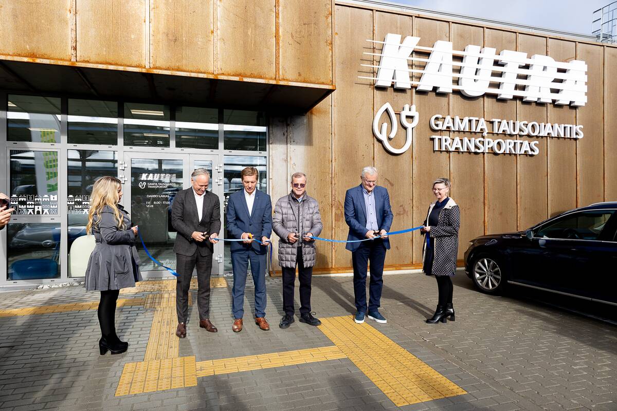 Ceremonija: simboliškai perkirpus atidarymo juostelę, naujasis „Kautros“ tvaraus transporto aptarnavimo centras Klaipėdos LEZ paskelbtas atidarytu.