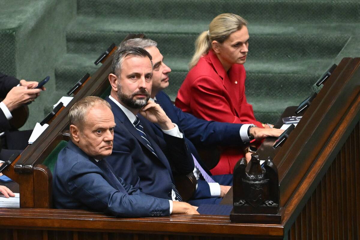 
<span>Lenkija tiria įtariamus pasikėsinimus nužudyti premjerą ir gynybos ministrą</span>
