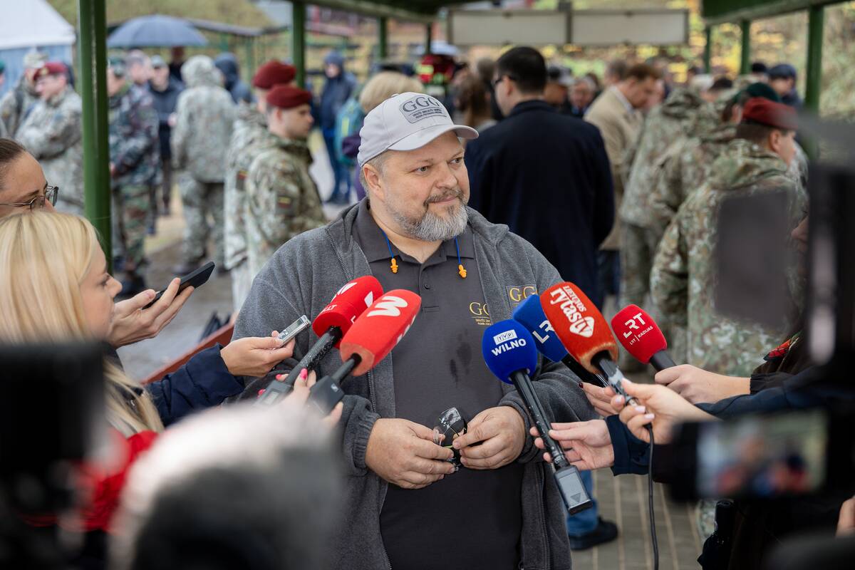 Lietuvoje surinktų ginklų pristatymas