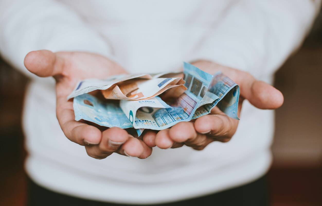 
<span>ECB paliko galioti esamą bazinę palūkanų normą</span>
