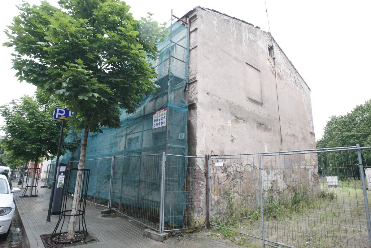 Situacija: Apleistų ir neprižiūrimų pastatų sąraše – ir gyvenamasis namas K. Donelaičio g. 12, kuris priklauso buvusiai valdininkei.