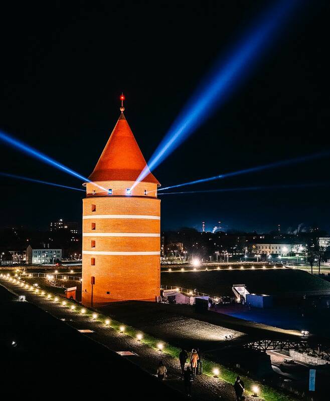 Reziduos: norima Kalėdų Seneliui įrengti antrąją rezidenciją pilies bokšte.