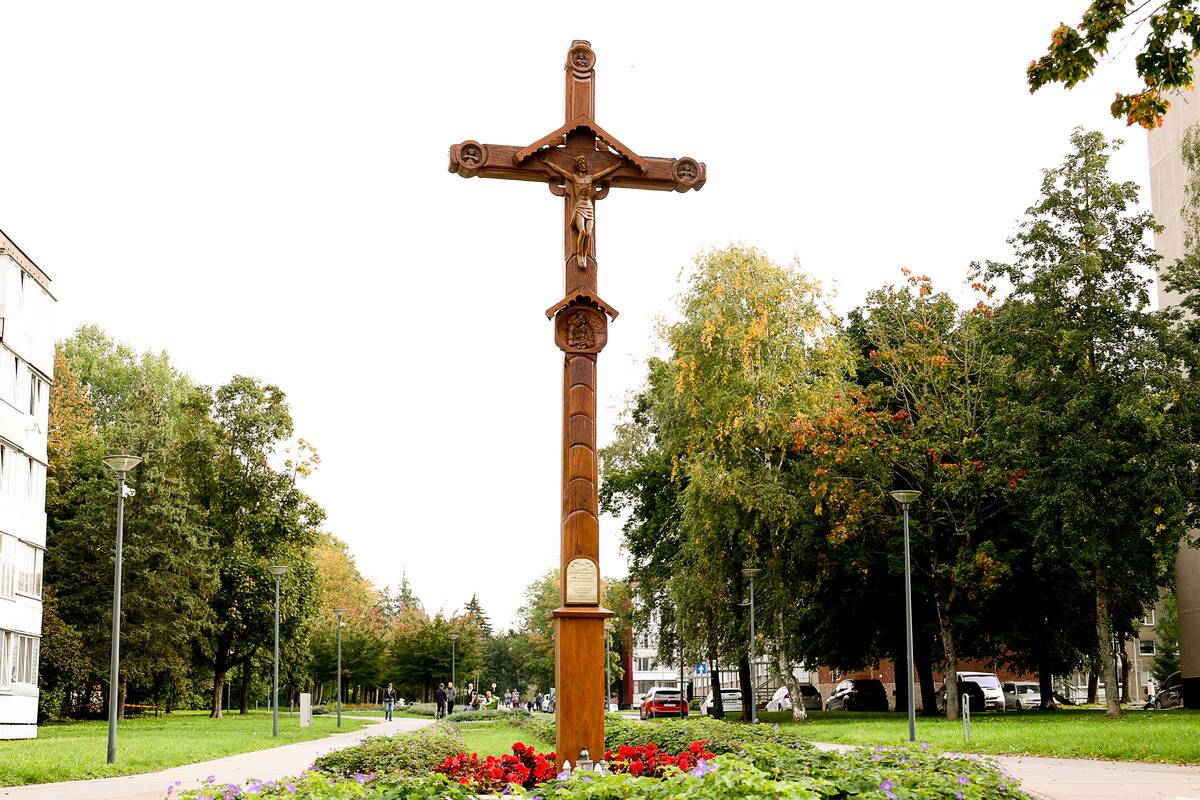 Paslaptis: 2010-aisiais senąjį Debreceno gatvės kryžių savo lėšomis restauravęs G. Čapas tik dabar prisipažino, kad būtent jis šį objektą tada išvežė ir vėliau sugrąžino į vietą. Dabar čia stovintis kryžius – jau kitas.