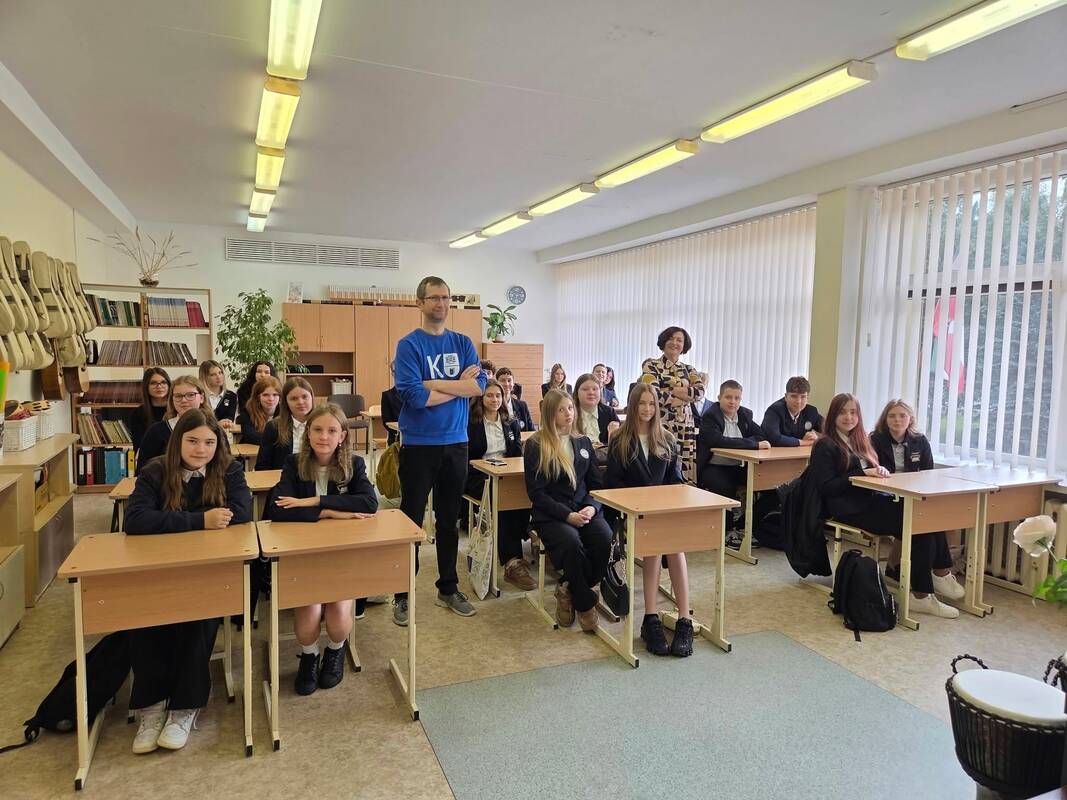 Iniciatyva: „Smeltės“ progimnazija atvėrė klasių duris skirtingų profesijų žmonėms, kurie vienai pamokai tapo mokytojais.