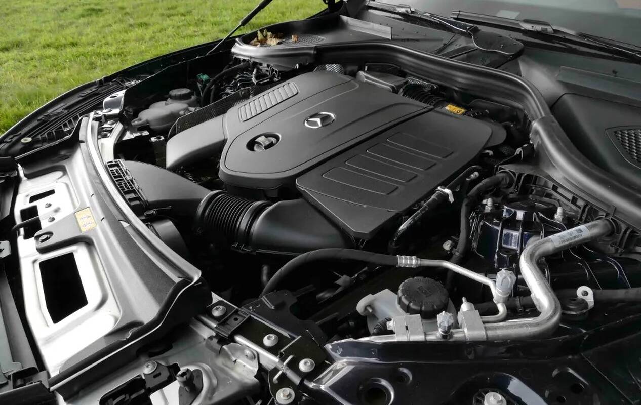 Jėgainė: pakėlus dangtį visu gražumu – „Mercedes-Benz GLC 400 4Matic Electric“.