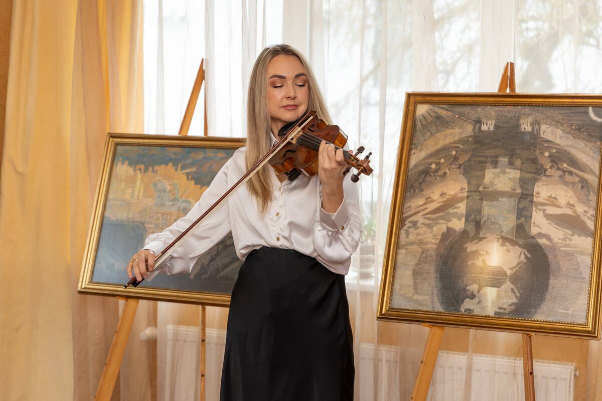 Akordai: smuikininkė P. Daukšytė-Šereckienė susirinkusiuosius nukėlė į M. K. Čiurlionio muzikos pasaulį.