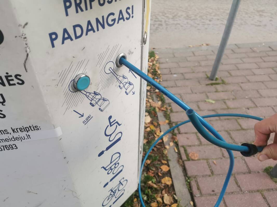 Sprendimas: Klaipėdos savivaldybės atstovai perduos informaciją priežiūros rangovui, kad šis įvertintų būklę ir, prireikus, sutvarkytų šią stotel