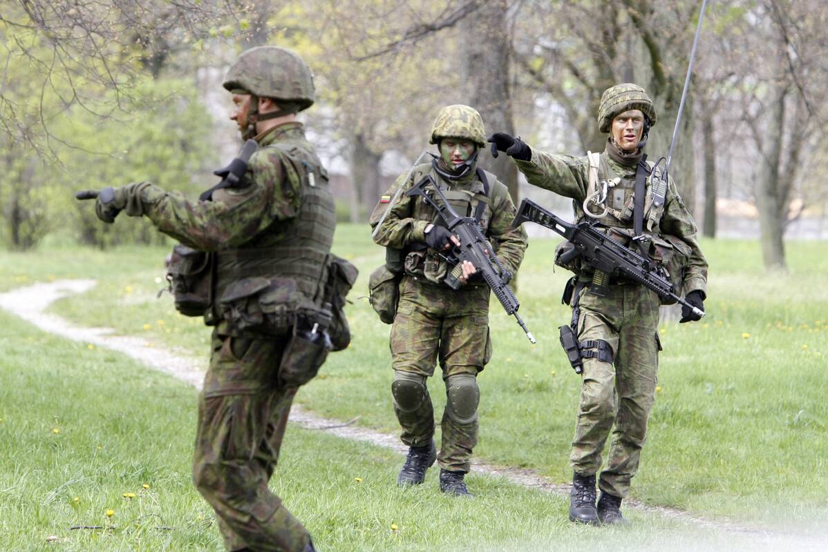 Manevrai: spalio 23–25 dienomis Klaipėdoje, Gargžduose, Šilutėje ir apylinkėse vyks komendantinės pratybos „Perkūno bastionas / Juodas vanagas 2026“, kuriose dalyvaus apie 2 tūkst. karių ir šaulių.