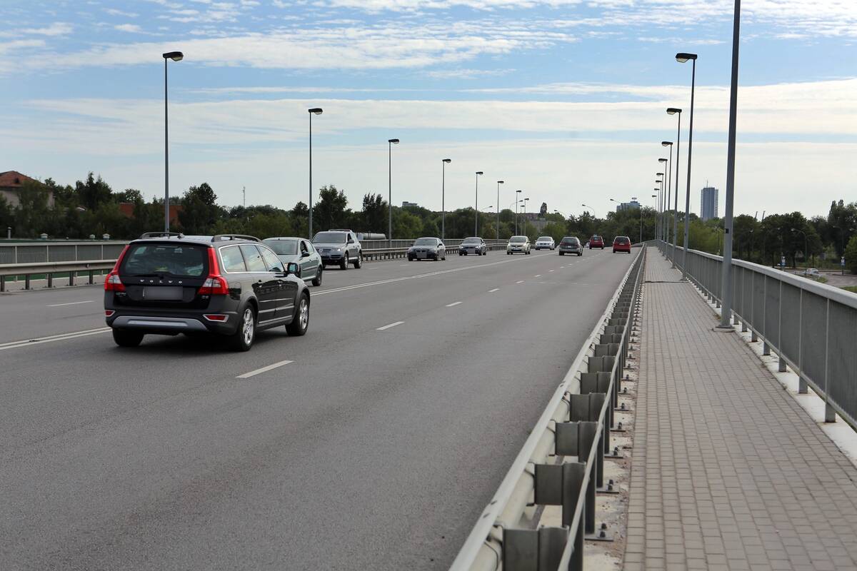 Pokytis: nuo lapkričio 1-osios iki balandžio 1 d. Mokyklos gatvės ruože didžiausias leistinas greitis – 50 km/val.