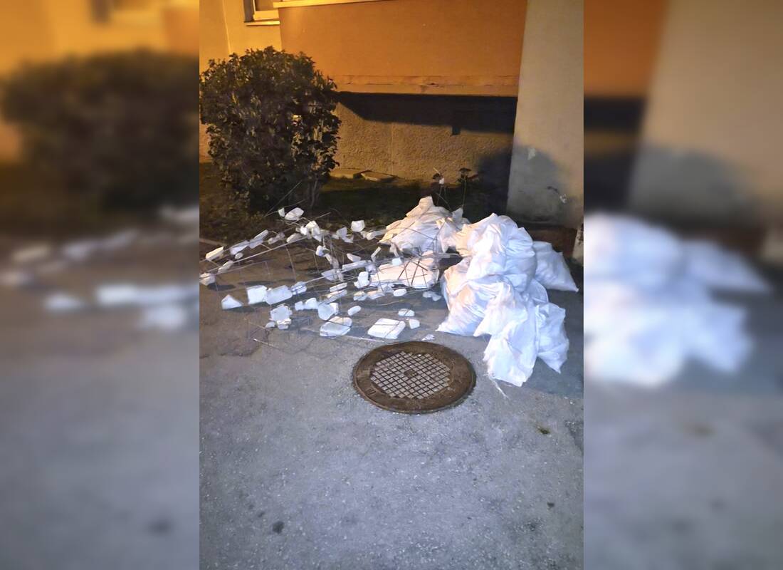 Pavojus: klaipėdiečiai nerimauja dėl vaikų saugumo, nes tarp paliktų statybinių atliekų mėtosi ir aštrūs metalo fragmentai.