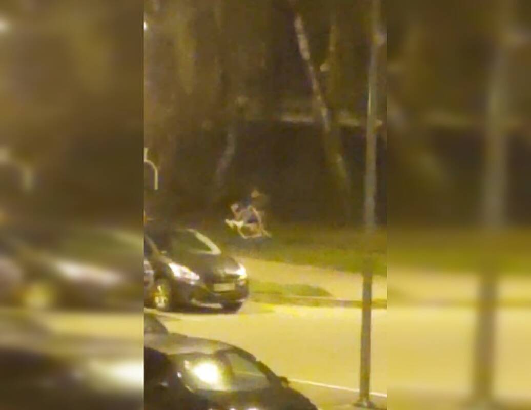 Skundėsi: prie bendrabučio esantys lauko treniruokliai naktį tapo jaunuolių susibūrimo vieta.