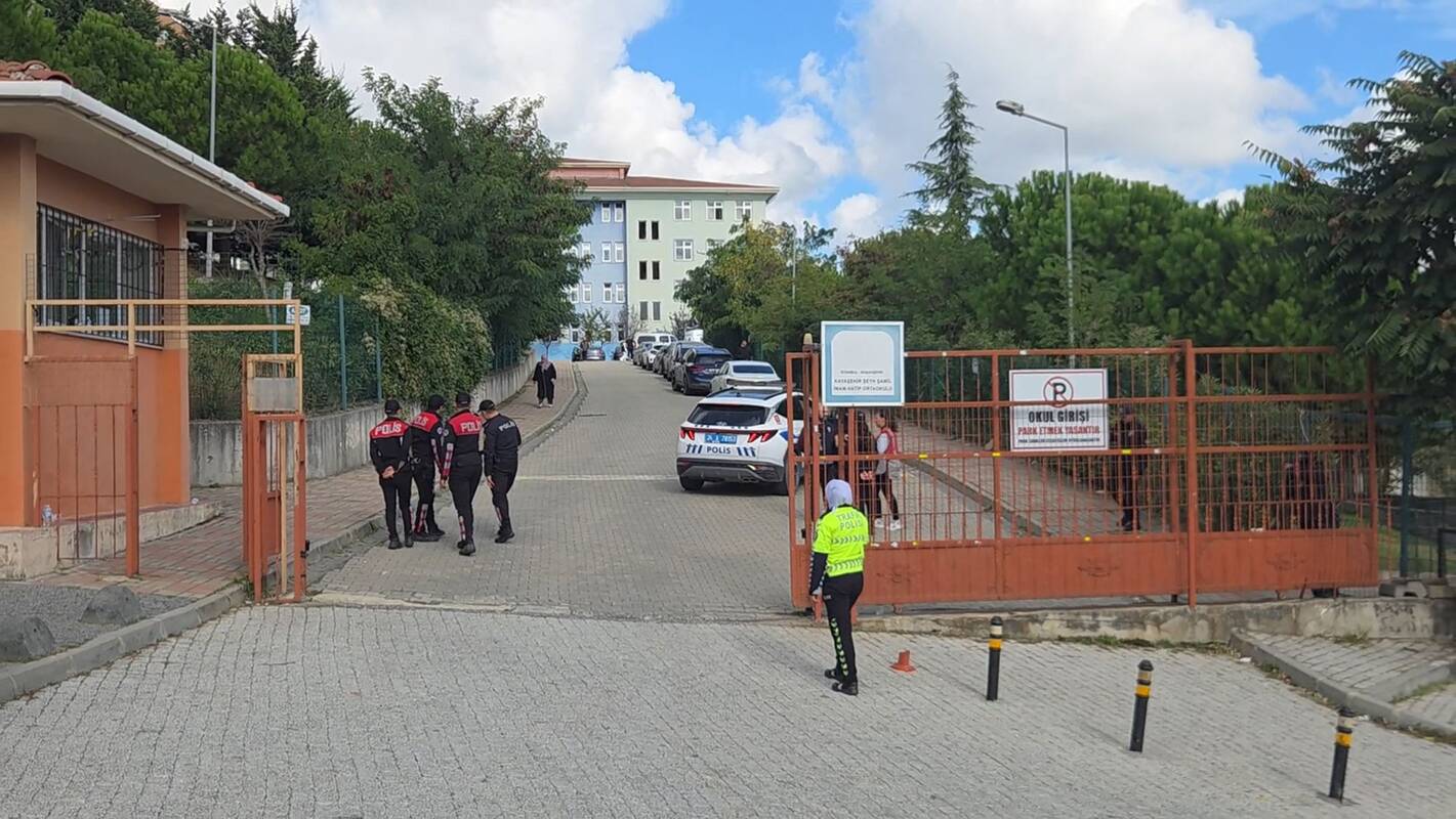 
<span>Per išpuolį peiliu Stambulo mokykloje sužeistos aštuonios moksleivės</span>
